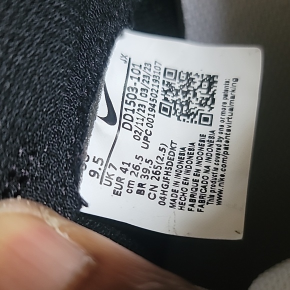 Nike Panda Dunks Low - Picture 3 of 5